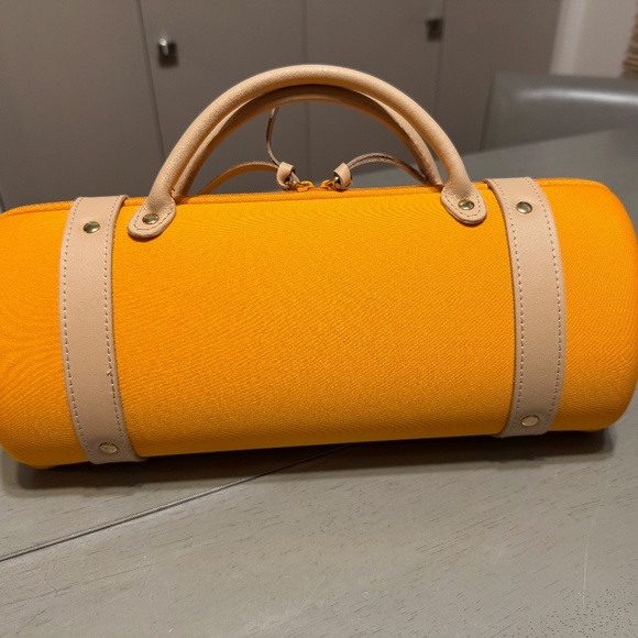 Veuve Clicquot 375ml neoprene champagne carrier/Parisian purse - Picture 2 of 9